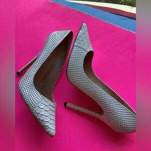 Celeb Boutique  Paris white pumps